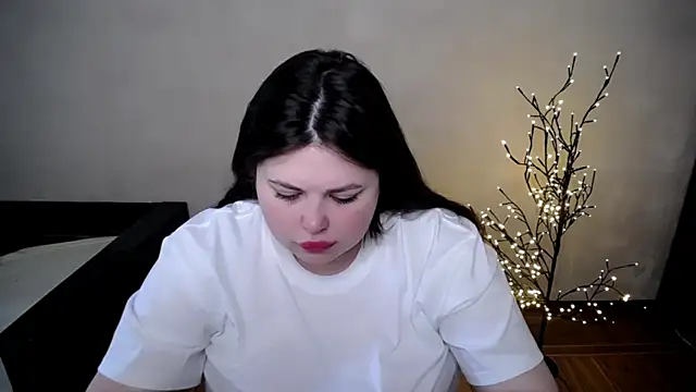 Snapshot of Emily_Mo chatting on May 8, 2026, 5:44 am Emily Mo online show from May 8, 2026, 5:44 am