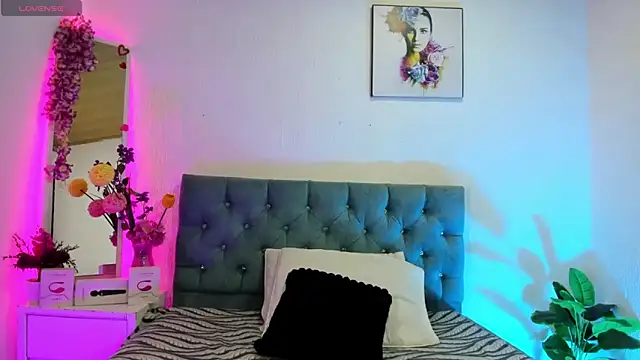 mia thompsonn  online show from February 20, 2026, 2:08 pm