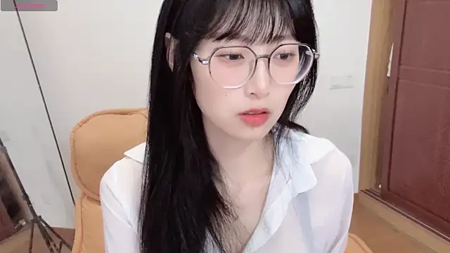 Snapshot of 4uoki chatting on October 18, 2025, 5:37 pm 4uoki online show from October 18, 2025, 5:37 pm