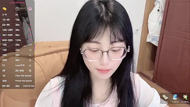 4uoki online show from April 18, 2026, 4:42 pm