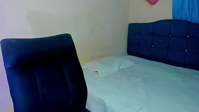 Snapshot of sweet1Girl chatting on November 28, 2025, 12:33 am sweet1Girl online show from November 28, 2025, 12:33 am