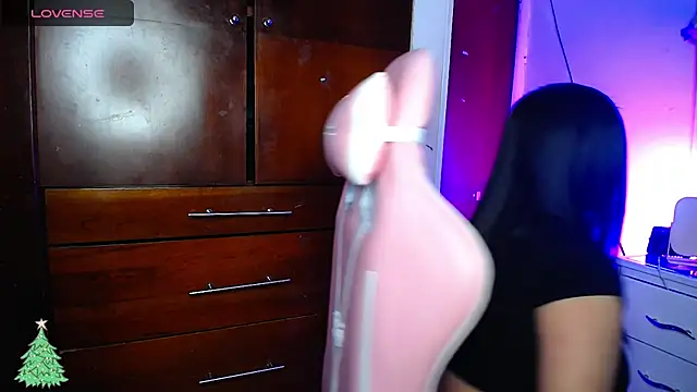 Snapshot of eva_six chatting on December 27, 2024, 8:07 pm eva six online show from December 27, 2024, 8:07 pm