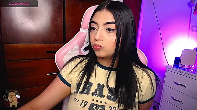 Snapshot of eva_six chatting on December 30, 2024, 11:06 pm eva six online show from December 30, 2024, 11:06 pm