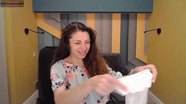 Snapshot of EllaLong chatting on January 29, 2025, 12:35 pm EllaLong online show from January 29, 2025, 12:35 pm