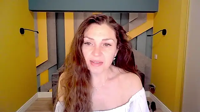 Snapshot of EllaLong chatting on February 22, 2025, 12:29 pm EllaLong online show from February 22, 2025, 12:29 pm