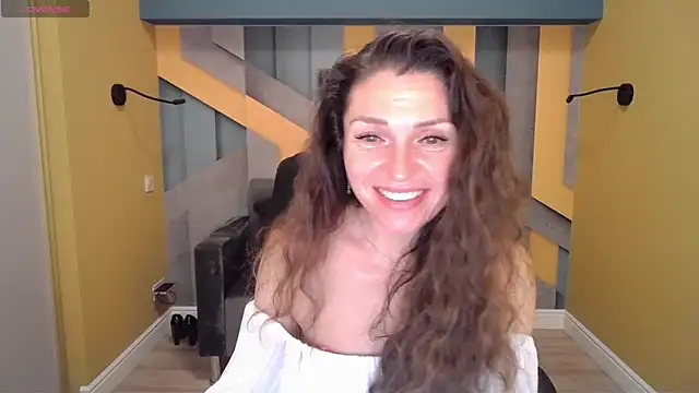 Snapshot of EllaLong chatting on January 24, 2025, 3:45 pm EllaLong online show from January 24, 2025, 3:45 pm