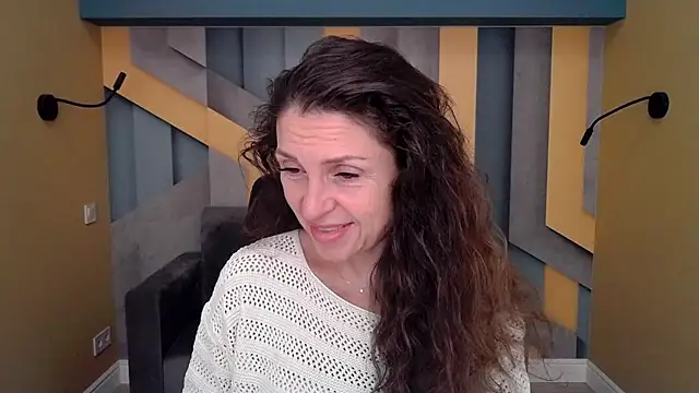 Snapshot of EllaLong chatting on September 29, 2025, 11:27 am EllaLong online show from September 29, 2025, 11:27 am