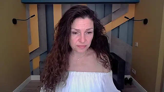 EllaLong online show from January 13, 2026, 12:53 pm