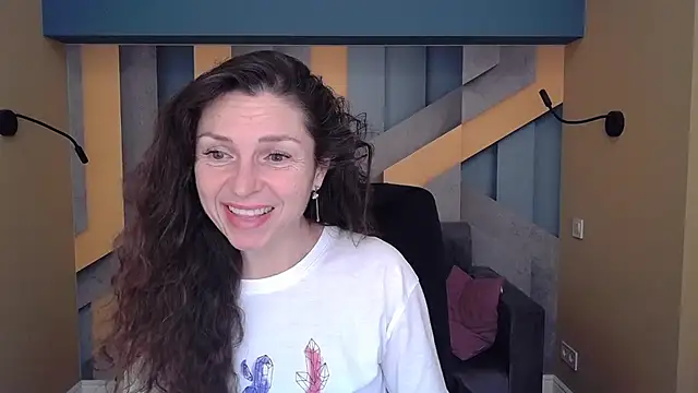 Snapshot of EllaLong chatting on October 5, 2025, 11:34 am EllaLong online show from October 5, 2025, 11:34 am