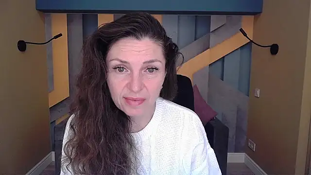 Snapshot of EllaLong chatting on November 26, 2025, 12:27 pm EllaLong online show from November 26, 2025, 12:27 pm