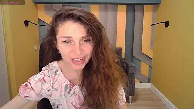 Snapshot of EllaLong chatting on January 26, 2025, 12:43 pm EllaLong online show from January 26, 2025, 12:43 pm