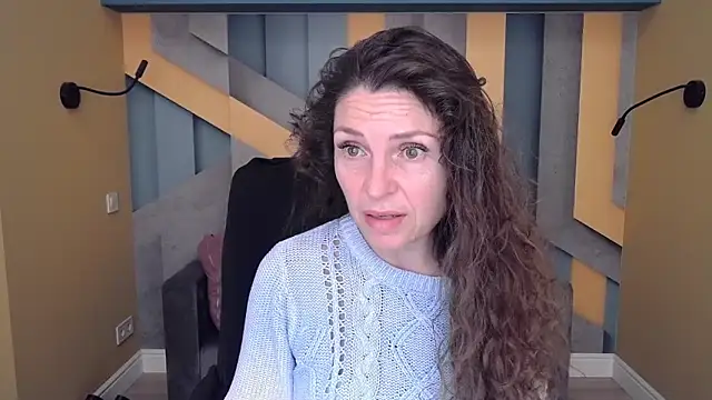 Snapshot of EllaLong chatting on October 25, 2025, 11:31 am EllaLong online show from October 25, 2025, 11:31 am