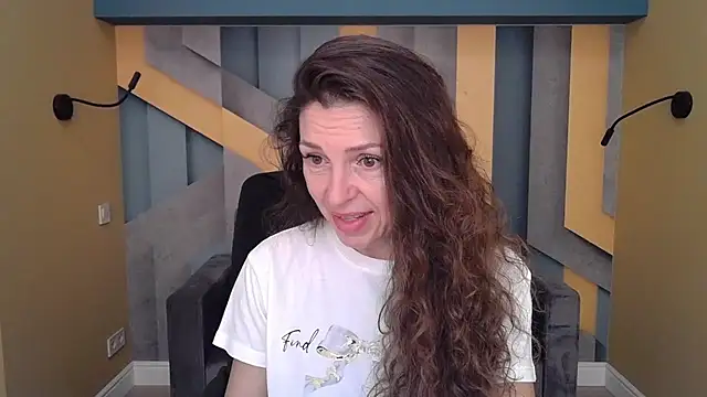 Snapshot of EllaLong chatting on October 3, 2025, 11:34 am EllaLong online show from October 3, 2025, 11:34 am