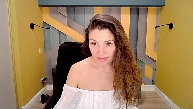 Snapshot of EllaLong chatting on February 14, 2025, 3:36 pm EllaLong online show from February 14, 2025, 3:36 pm