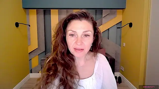 Snapshot of EllaLong chatting on February 18, 2025, 3:31 pm EllaLong online show from February 18, 2025, 3:31 pm