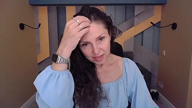Snapshot of EllaLong chatting on June 14, 2026, 11:33 am EllaLong online show from June 14, 2026, 11:33 am