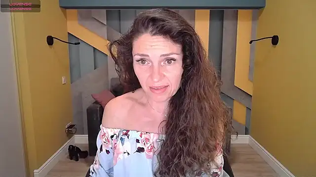 Snapshot of EllaLong chatting on February 1, 2025, 12:47 pm EllaLong online show from February 1, 2025, 12:47 pm