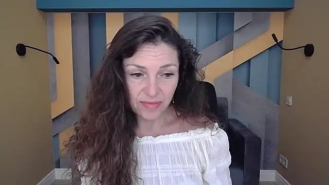 Snapshot of EllaLong chatting on September 12, 2025, 11:32 am EllaLong online show from September 12, 2025, 11:32 am