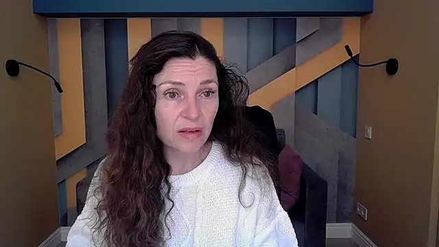 Snapshot of EllaLong chatting on November 6, 2025, 12:31 pm EllaLong online show from November 6, 2025, 12:31 pm