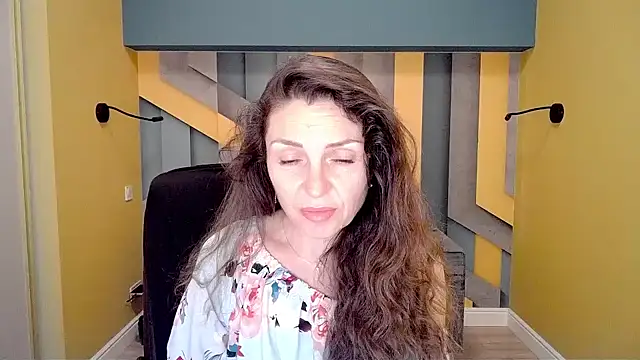 Snapshot of EllaLong chatting on February 13, 2025, 12:32 pm EllaLong online show from February 13, 2025, 12:32 pm