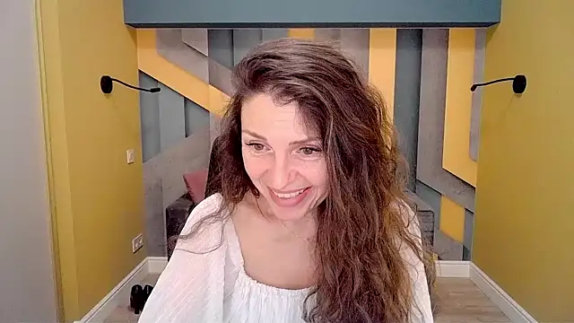 Snapshot of EllaLong chatting on February 15, 2025, 3:50 pm EllaLong online show from February 15, 2025, 3:50 pm