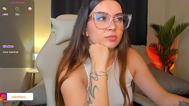 dakottaa  online show from March 17, 2026, 11:41 pm