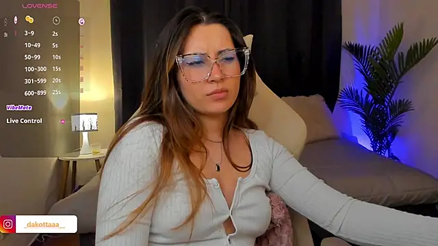 Snapshot of dakottaa_ chatting on January 16, 2026, 11:42 pm dakottaa online show from January 16, 2026, 11:42 pm