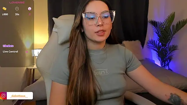 Snapshot of dakottaa_ chatting on February 7, 2026, 12:07 am dakottaa online show from February 7, 2026, 12:07 am