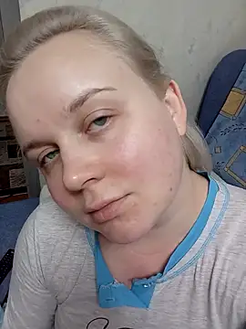 Karolina love  online show from September 17, 2025, 9:39 pm