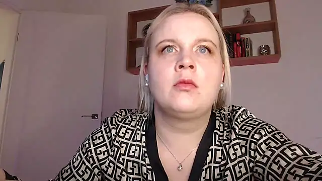 Karolina love  online show from November 15, 2025, 7:51 pm