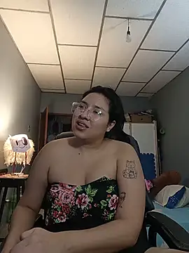 Snapshot of DanelyLopez chatting on May 23, 2026, 10:42 pm DanelyLopez online show from May 23, 2026, 10:42 pm