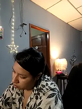 Snapshot of DanelyLopez chatting on April 8, 2026, 4:03 am DanelyLopez online show from April 8, 2026, 4:03 am