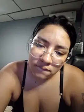 Snapshot of DanelyLopez chatting on March 10, 2026, 2:04 am DanelyLopez online show from March 10, 2026, 2:04 am