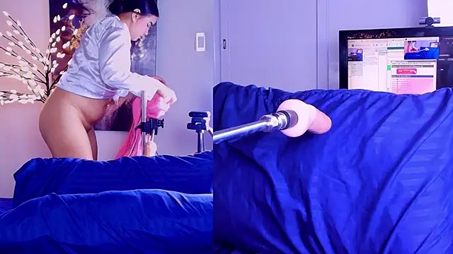 Curvy Cute online show from March 18, 2026, 3:31 am