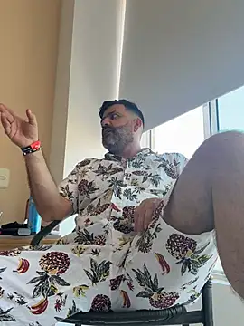 Snapshot of Maxi_TheBigDaddy chatting on June 14, 2026, 3:46 pm Maxi TheBigDaddy online show from June 14, 2026, 3:46 pm