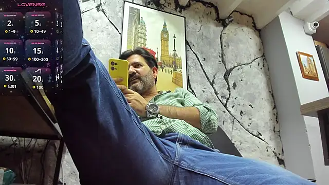 Snapshot of Maxi_TheBigDaddy chatting on December 20, 2025, 12:02 am Maxi TheBigDaddy online show from December 20, 2025, 12:02 am