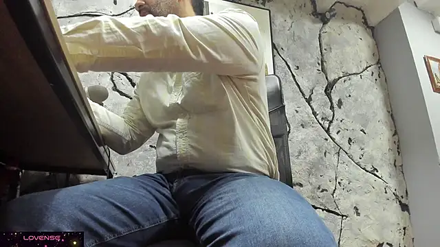 Snapshot of Maxi_TheBigDaddy chatting on November 20, 2025, 1:23 pm Maxi TheBigDaddy online show from November 20, 2025, 1:23 pm