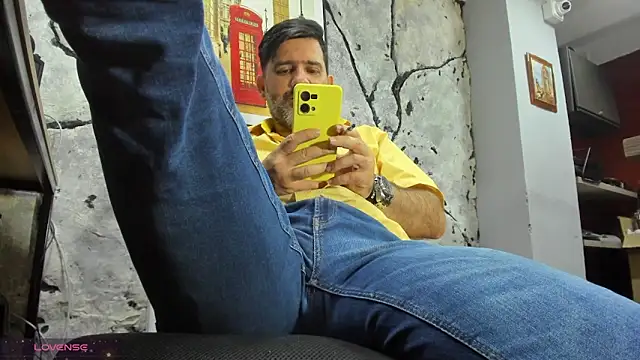 Snapshot of Maxi_TheBigDaddy chatting on February 18, 2026, 1:18 pm Maxi TheBigDaddy online show from February 18, 2026, 1:18 pm