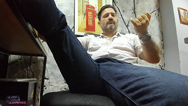 Snapshot of Maxi_TheBigDaddy chatting on January 7, 2026, 2:11 pm Maxi TheBigDaddy online show from January 7, 2026, 2:11 pm