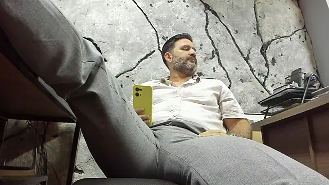 Snapshot of Maxi_TheBigDaddy chatting on October 22, 2025, 3:22 pm Maxi TheBigDaddy online show from October 22, 2025, 3:22 pm