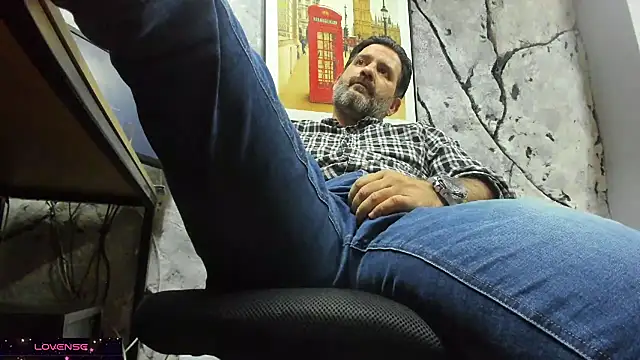 Snapshot of Maxi_TheBigDaddy chatting on December 3, 2025, 11:58 pm Maxi TheBigDaddy online show from December 3, 2025, 11:58 pm