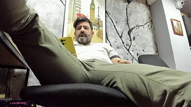 Snapshot of Maxi_TheBigDaddy chatting on November 14, 2025, 1:15 pm Maxi TheBigDaddy online show from November 14, 2025, 1:15 pm