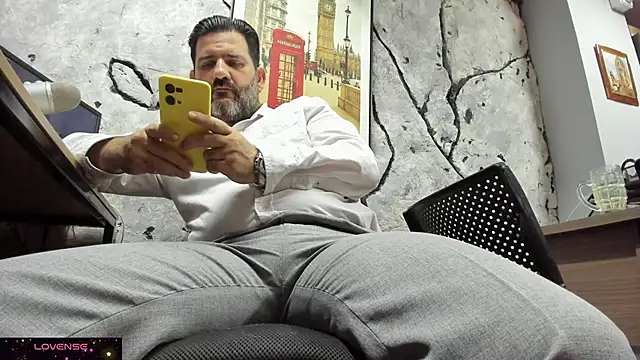 Snapshot of Maxi_TheBigDaddy chatting on October 31, 2025, 11:18 am Maxi TheBigDaddy online show from October 31, 2025, 11:18 am