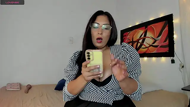 Snapshot of Lauralove_69 chatting on April 25, 2026, 9:01 pm Lauralove 69 online show from April 25, 2026, 9:01 pm