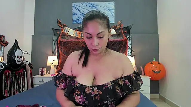 Snapshot of Lauralove_69 chatting on October 30, 2025, 8:17 pm Lauralove 69 online show from October 30, 2025, 8:17 pm