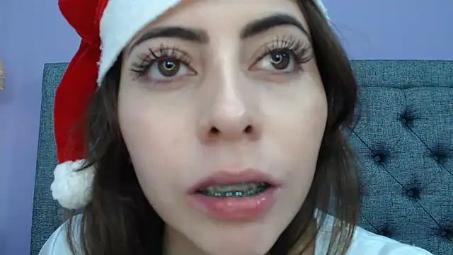 Snapshot of LilaSuni chatting on December 4, 2024, 9:51 pm LilaSuni online show from December 4, 2024, 9:51 pm