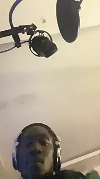 Snapshot of De_maskedcouple chatting on January 9, 2026, 12:39 am De maskedcouple online show from January 9, 2026, 12:39 am