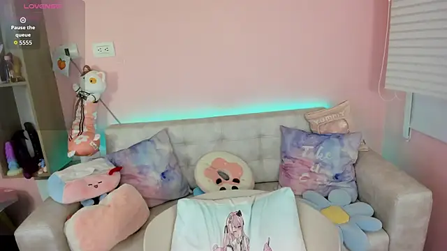 Snapshot of tinysara chatting on November 28, 2025, 4:18 pm tinysara online show from November 28, 2025, 4:18 pm