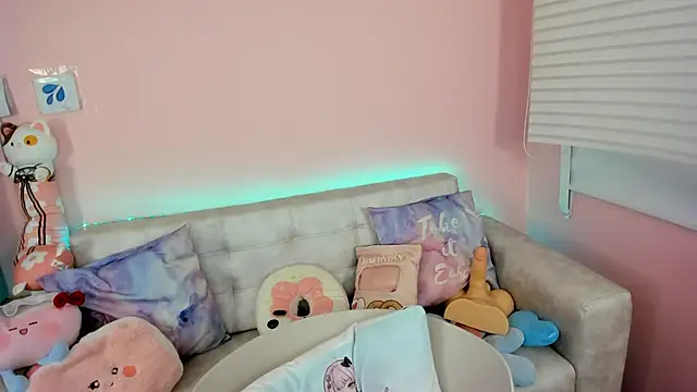 Snapshot of tinysara chatting on November 14, 2025, 4:32 pm tinysara online show from November 14, 2025, 4:32 pm