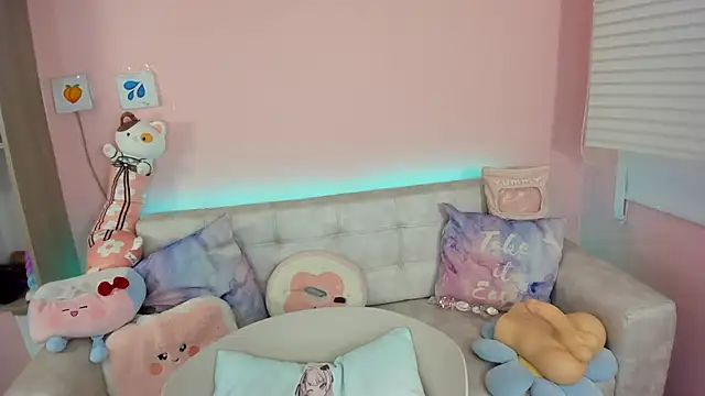 Snapshot of tinysara chatting on November 15, 2025, 4:22 pm tinysara online show from November 15, 2025, 4:22 pm